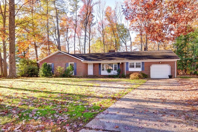 Primary Photo - 4 BEDROOMS IN YORK COUNTY!!!