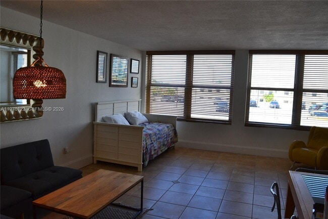 Building Photo - 2899 Collins Ave