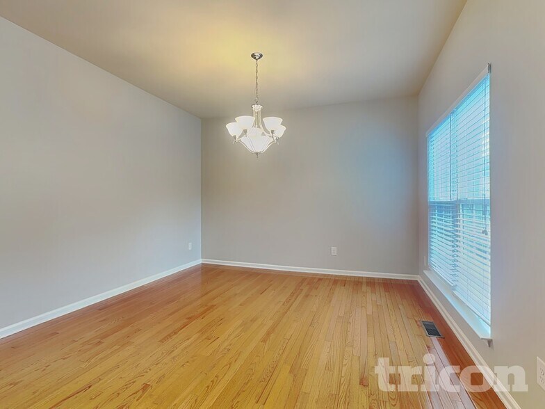 Building Photo - 2190 McLaughlin Dr