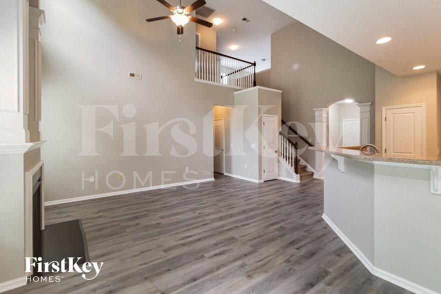Building Photo - 918 Laurel Oak Ln