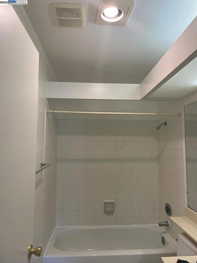 Building Photo - 37155 Aspenwood Common