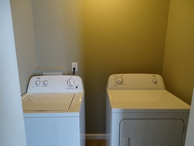 Building Photo - 2 Bedroom 1 Bathroom in South Knoxville