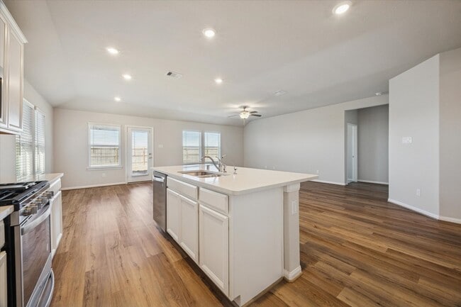 Building Photo - 10008 Deussen Ln