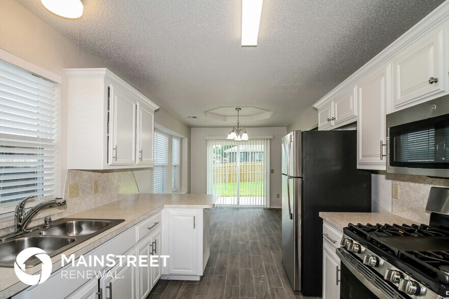 Building Photo - 8808 NW 85th Pl