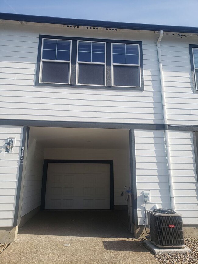 Building Photo - Reed's Crossing 2 bed/2.5 bath Townhome!
