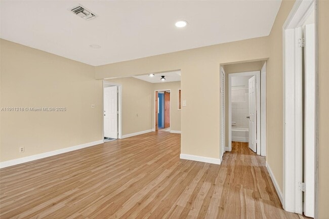 Building Photo - 4820 NE 1st Terrace