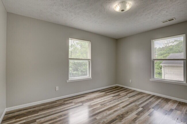 Building Photo - 4489 Ammon Ave
