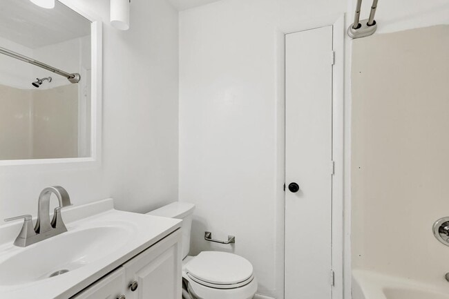 Building Photo - 8211 NW 45th Ct