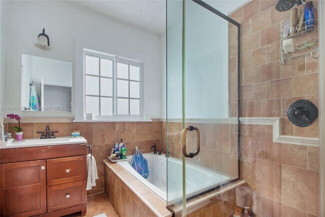 Building Photo - 2985 SW 13th St