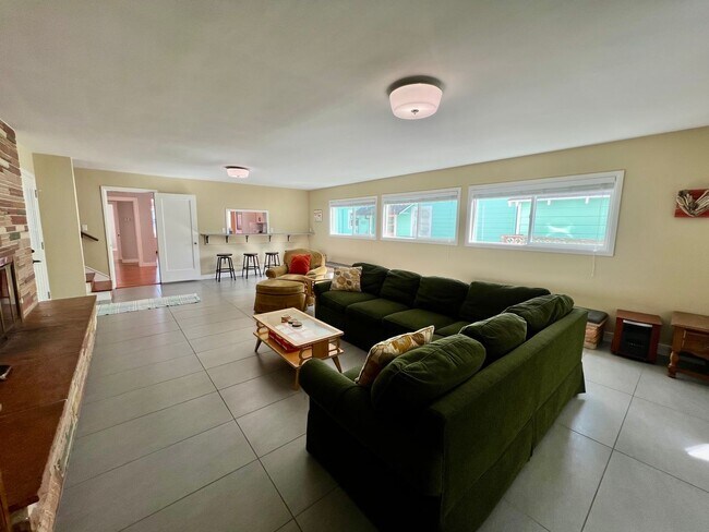 Building Photo - Charming Furnished Home in PG!