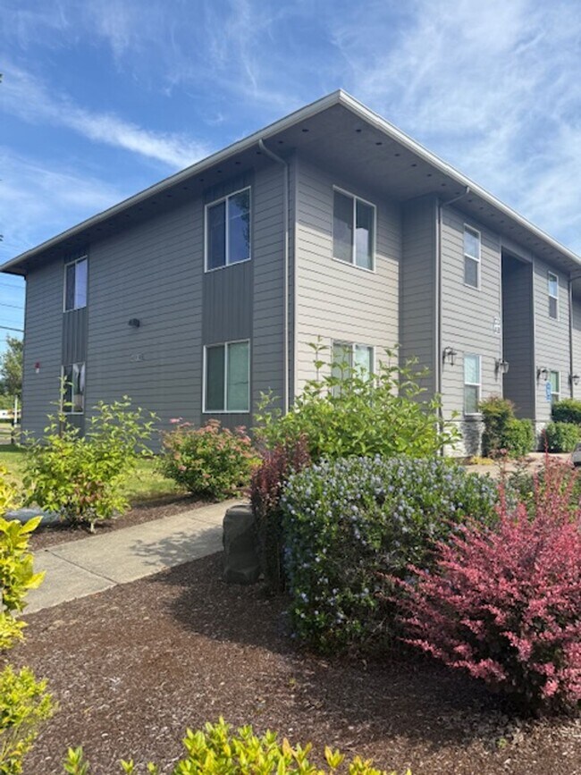 Building Photo - Must see modern apartment near pickleball courts and community amenities!