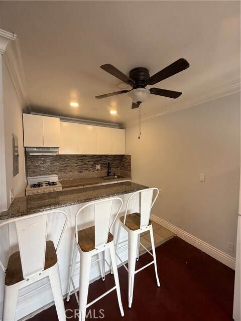 Building Photo - 9031 Phyllis Ave