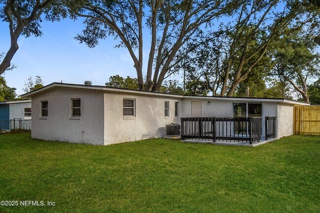 Building Photo - 335 Bonnlyn Dr