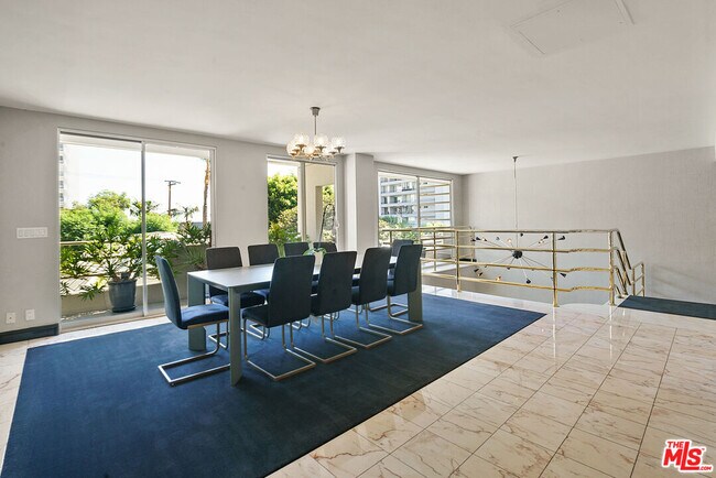 Building Photo - 1131 Alta Loma Rd