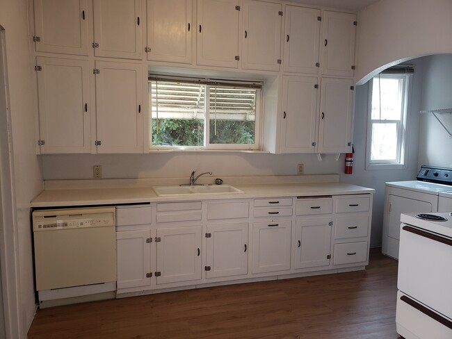 Kitchen - 312 1st Ave