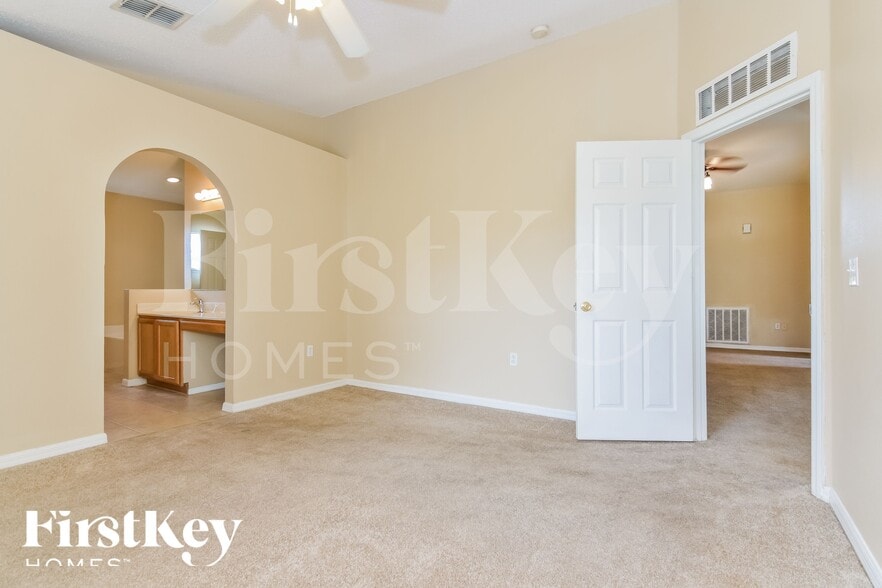 Building Photo - 3634 Queens Cove Blvd