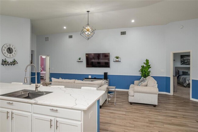 Building Photo - 501 Interlock St