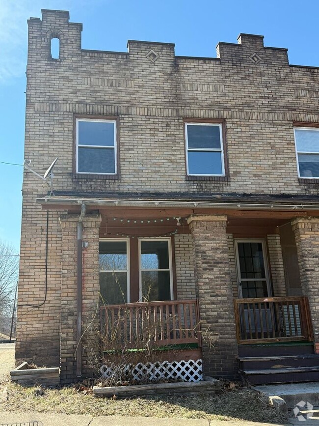 Building Photo - Newly Remodeled 3 Bedroom