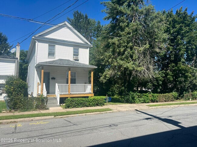 Building Photo - 407 1st St