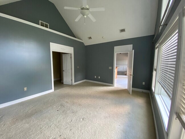 Building Photo - 128 Mosswood Dr