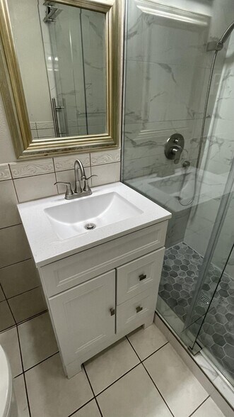 Building Photo - 5138 W 141st St