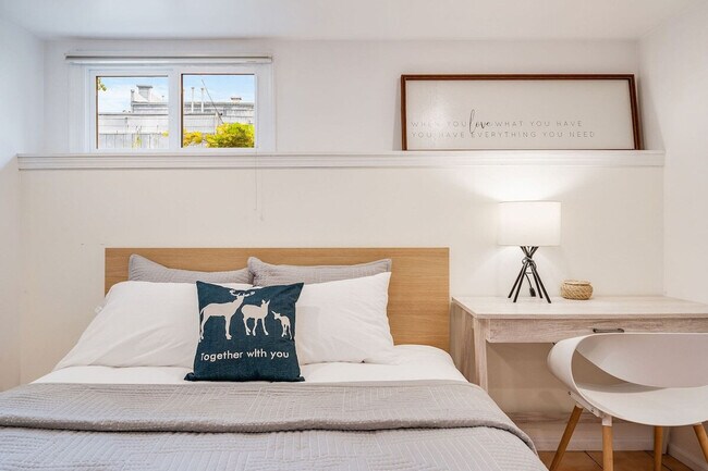 Building Photo - 2403 7th Ave W