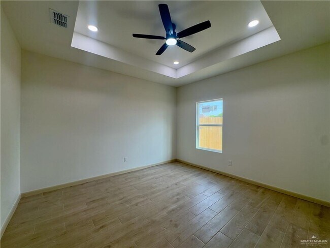 Building Photo - 1304 Rosewood Ln