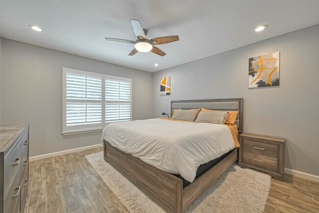 Building Photo - 2210 Saxon Dr