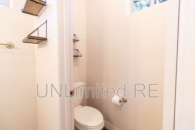 Building Photo - 2513 W Pollo Cir