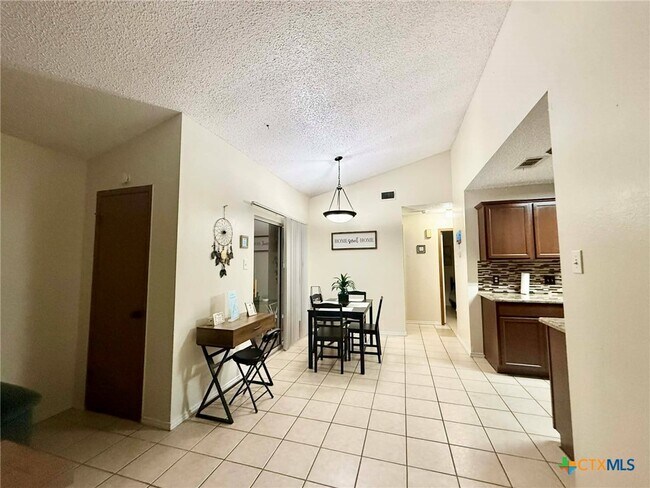 Building Photo - 907 Haynes Dr