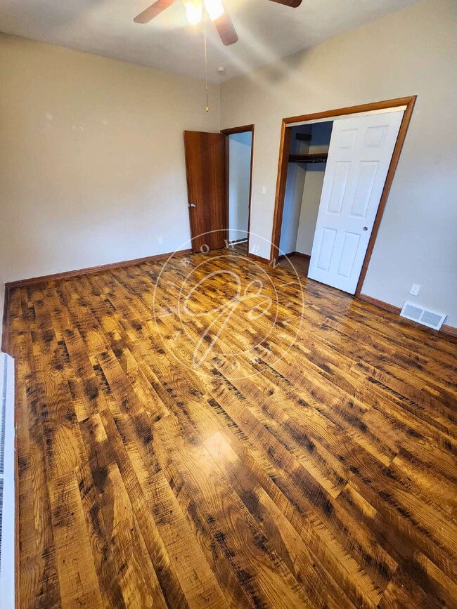 Building Photo - Unique 3-bedroom, 2.5-bath unit within a 4-unit complex offers over 1,100 square feet of living s...