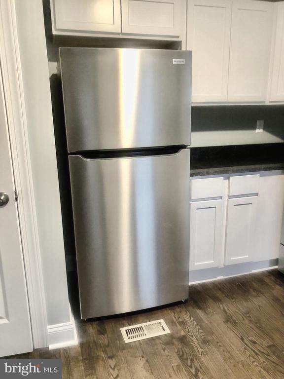 Building Photo - 102 S Whissen St