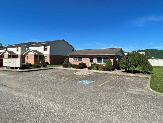 Primary Photo - 2 BR 40% Abbie View