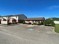Building Photo - 3 BR Market