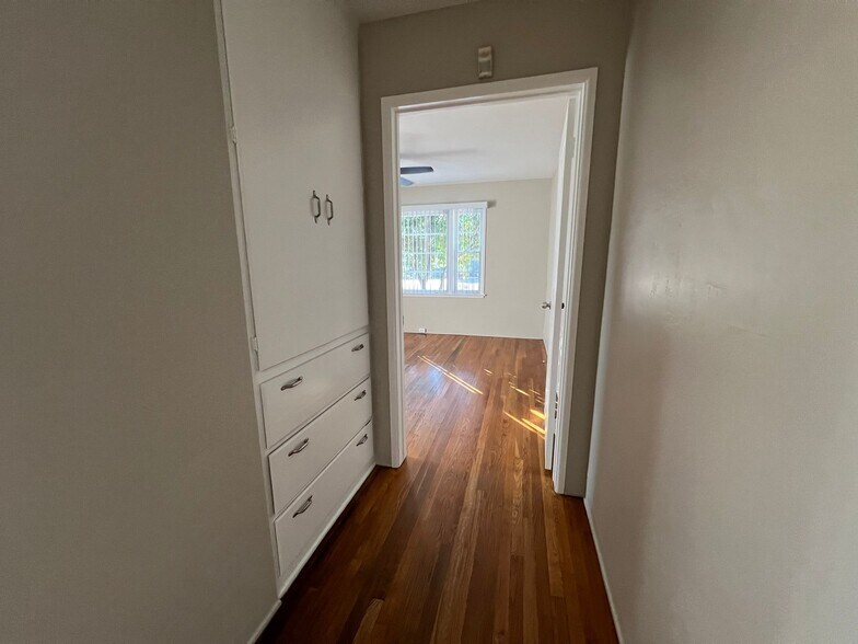 Building Photo - 4015 Calavo Dr