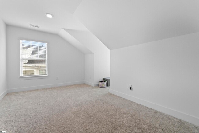 Building Photo - Wonderful Short-Term Furnished Townhome Cl...