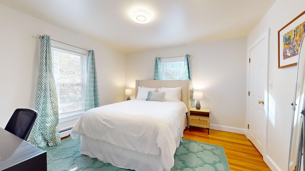 Building Photo - 22 Hews St