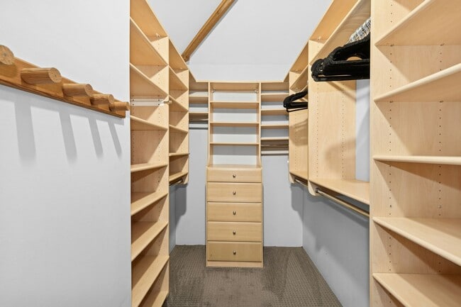 Building Photo - 2Bd/1.75Ba Mercer Island House