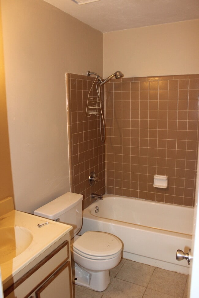 Building Photo - 1/1 Townhouse Close To TCC/FSU!