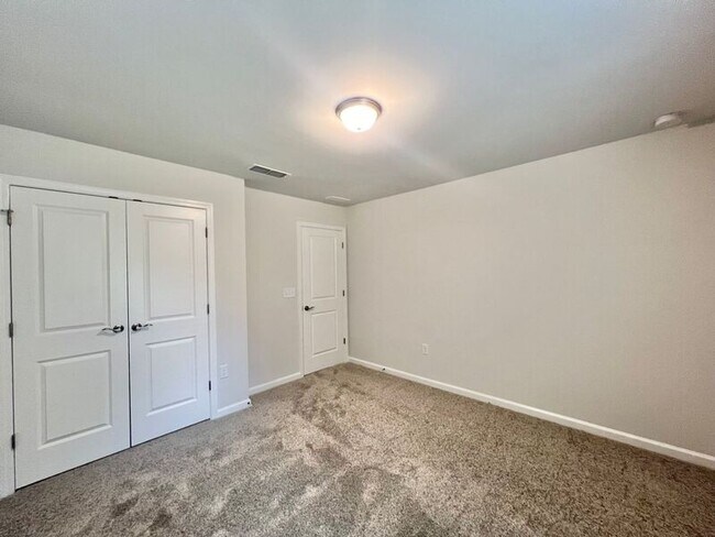 Building Photo - 812 McKenzie Pk Ter