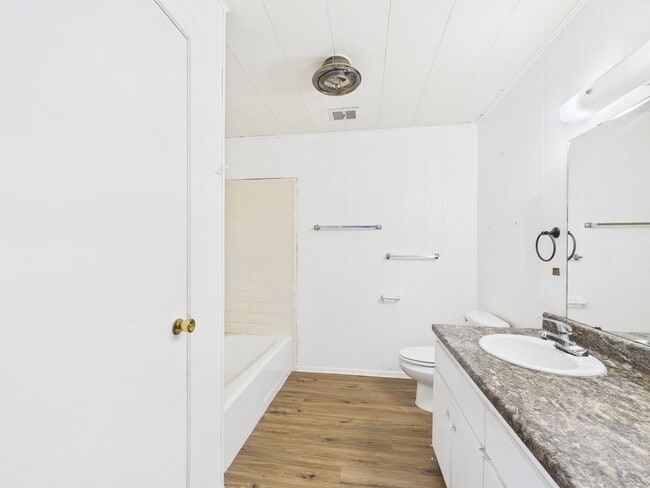 Building Photo - Unit 8