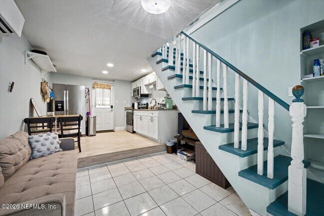 Building Photo - 719 S Shores Rd