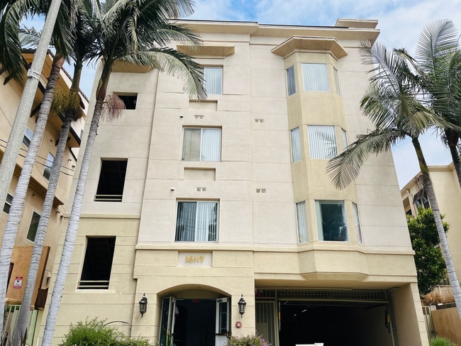Building Photo - 16117 Sunset Blvd