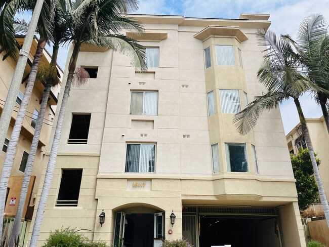 Building Photo - Villa Bella