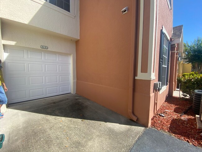 Building Photo - 9157 Lee Vista Blvd