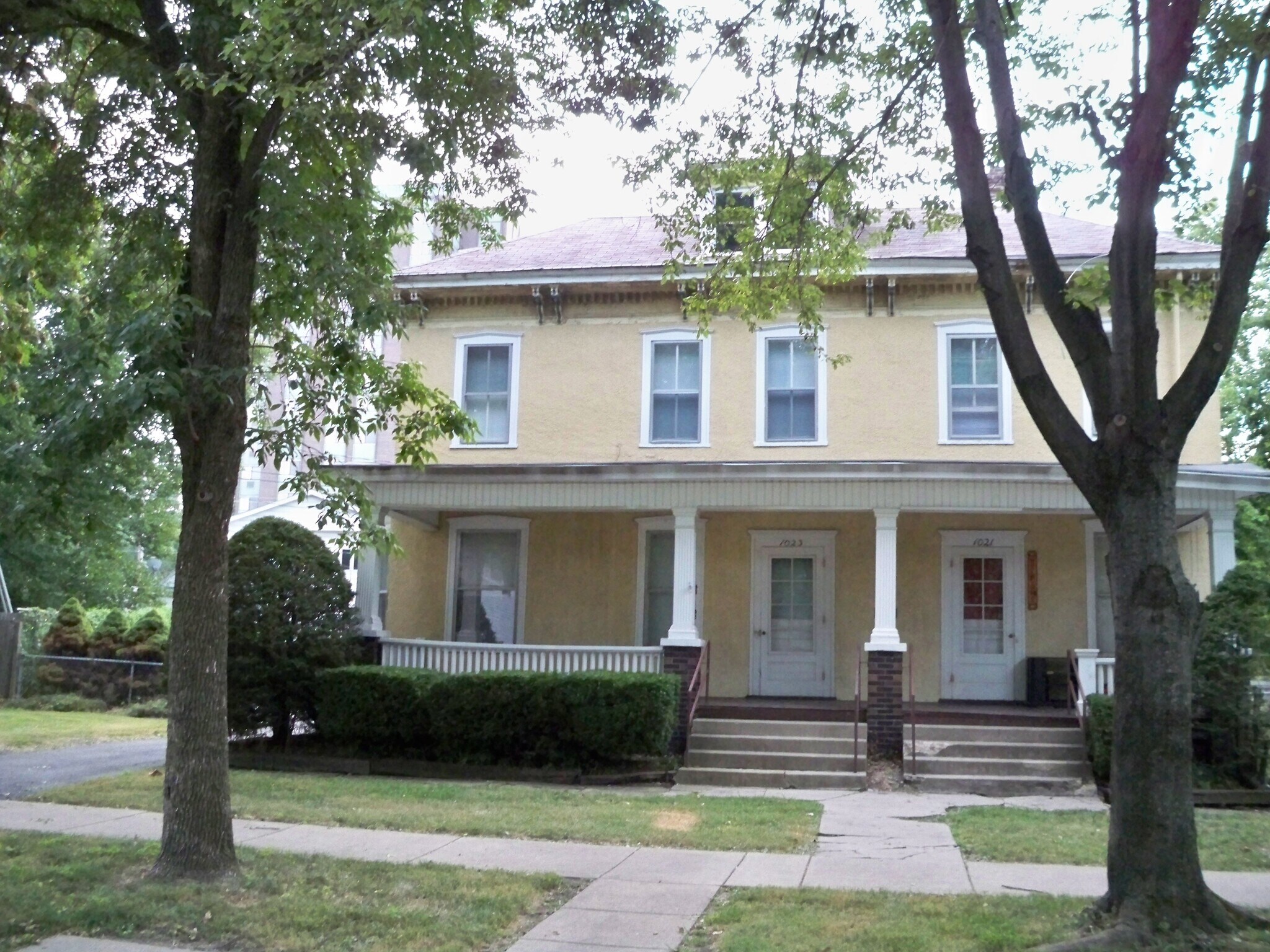 Building Photo - 1023 S College St