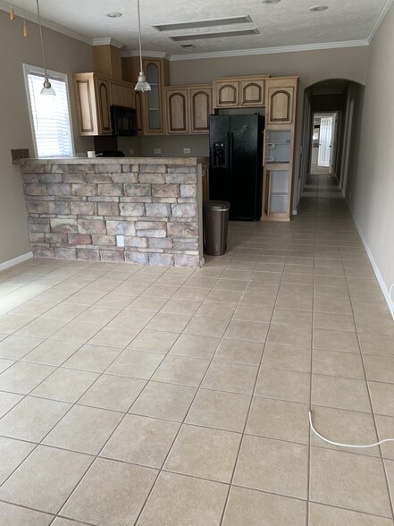 Living room looking in to kitchen - 862 Florida Blvd