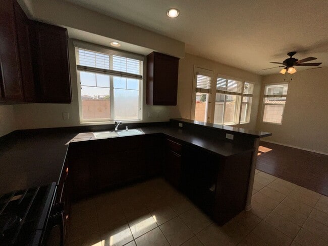 Building Photo - 35884 Crickhowell Ave