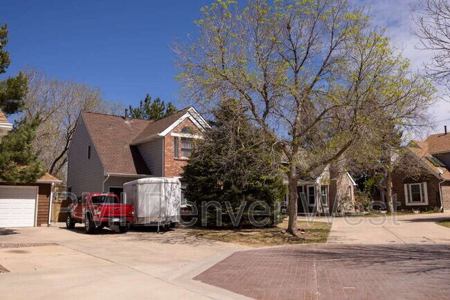 Building Photo - 16821 E Hialeah Ave