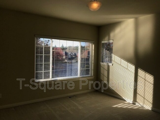 Building Photo - 13824 N Creek Dr